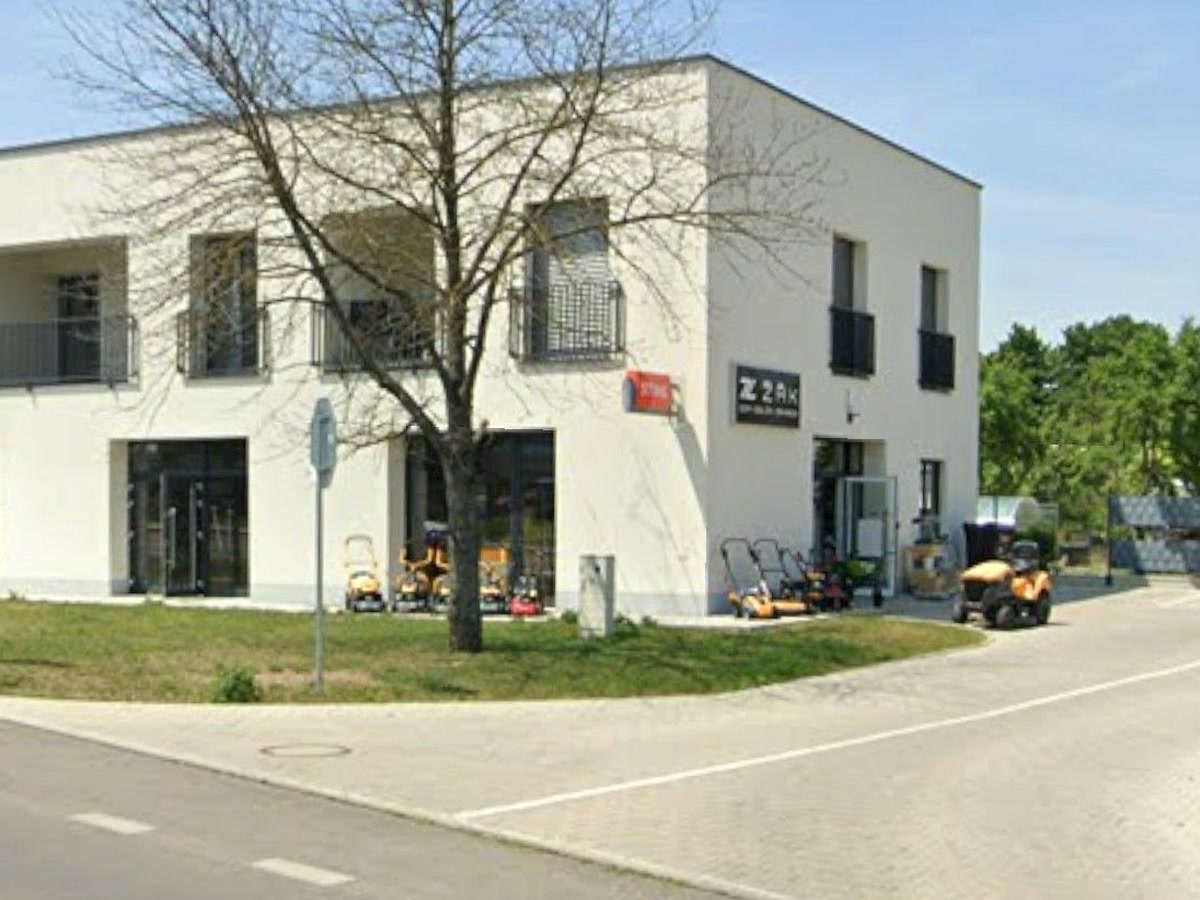 Prodejna Zak Services v Senici, Obchodná ulica
