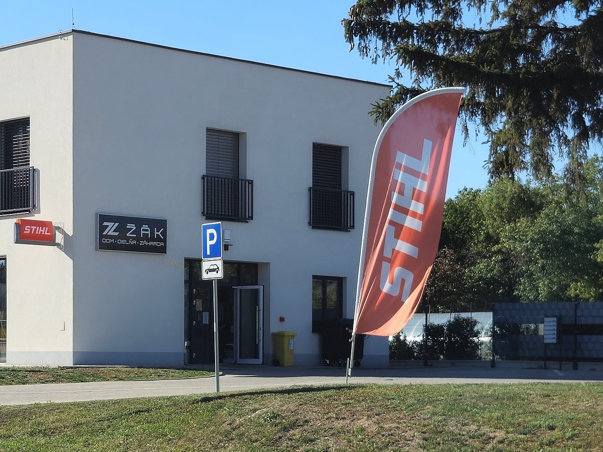 Predajňa Zak Services v Senici, Obchodná ulica